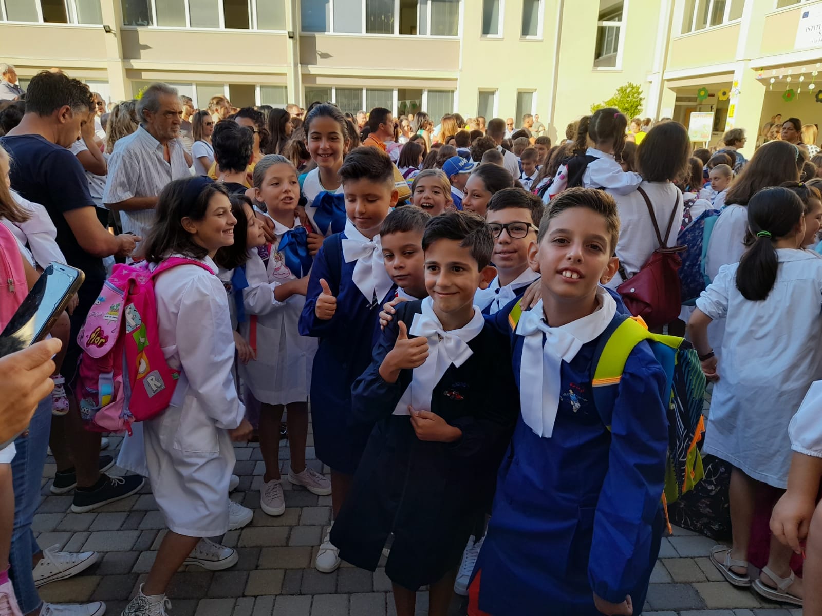 Le foto del primo giorno di scuola